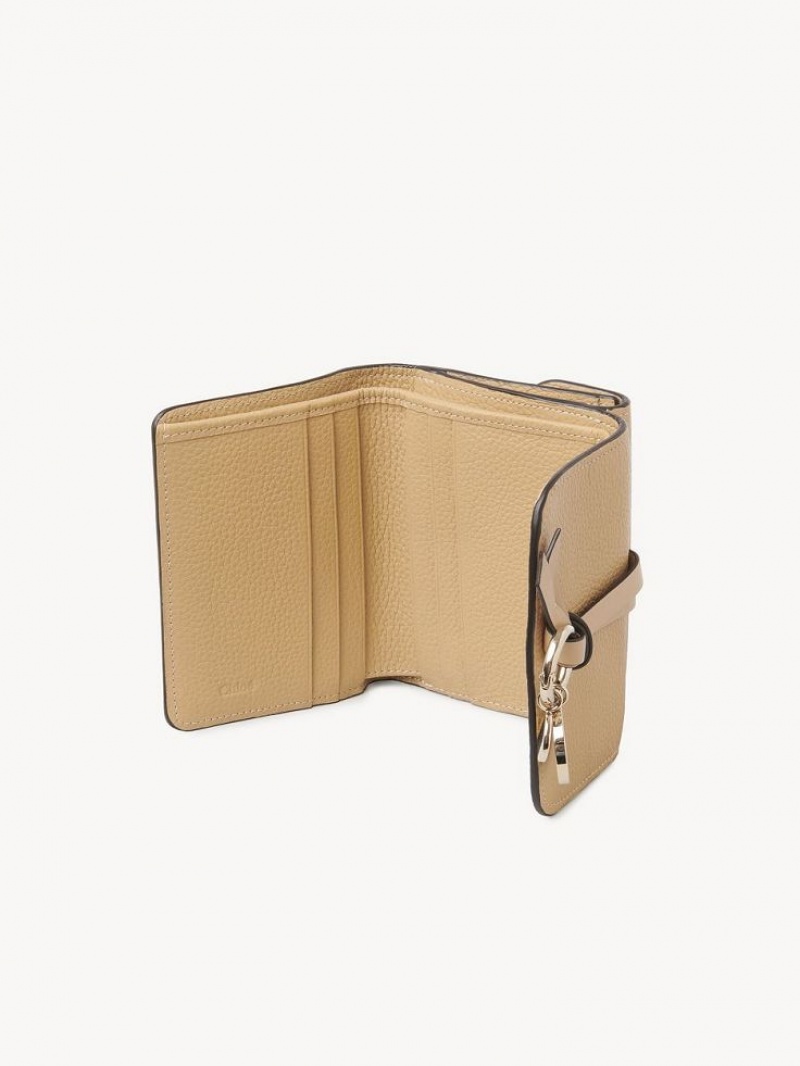 Chloe Alphabet Small Tri-fold Kleine Geldbörse Braun | CHE-SR14292