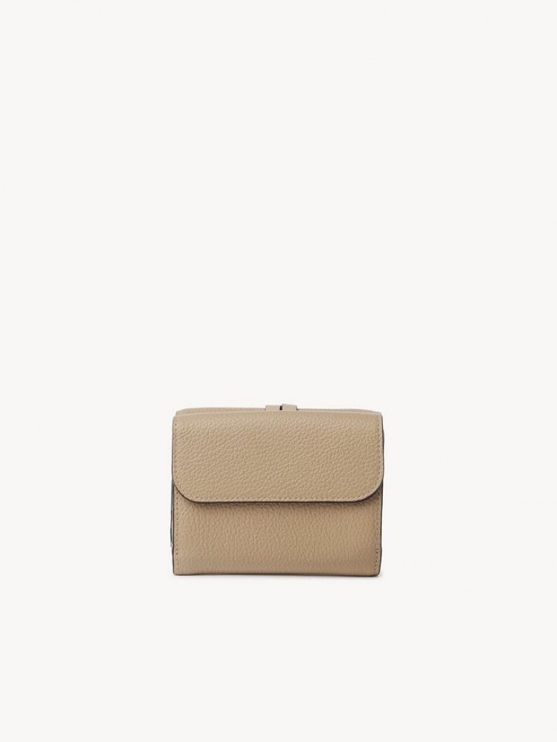 Chloe Alphabet Small Tri-fold Kleine Geldbörse Braun | CHE-SR14294